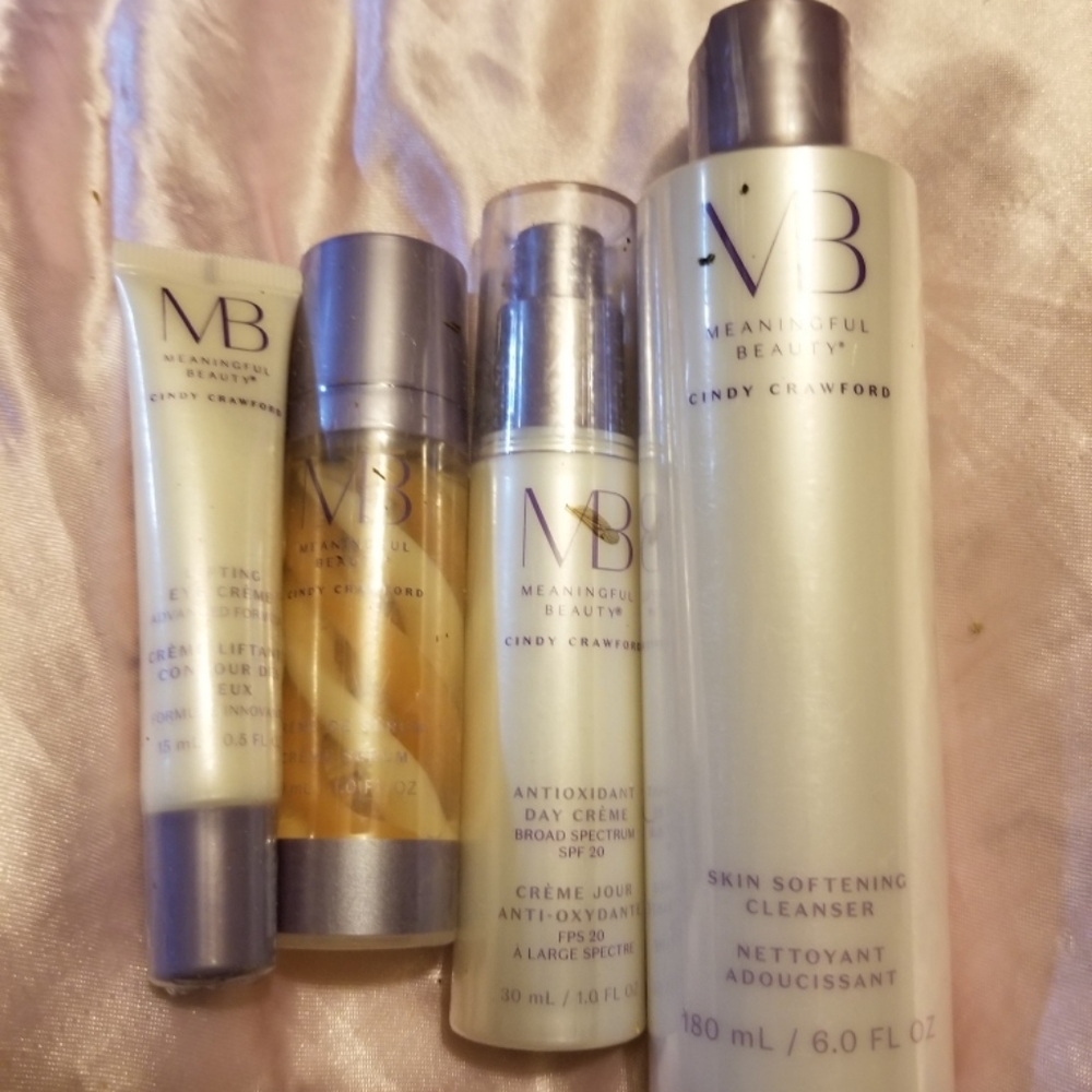 Cindy Crawford Meaningful Beauty Bundle